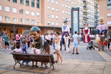 Fotos del cohete de inicio de las fiestas 2025 en Ansoáin /