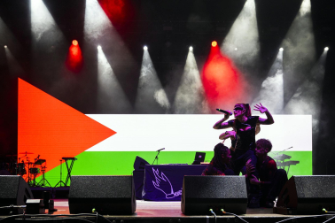 Actuaciones y público asistente al Festival En Vivo en el Pabellón Navarra Arena /