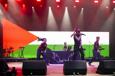 Actuaciones y público asistente al Festival En Vivo en el Pabellón Navarra Arena /