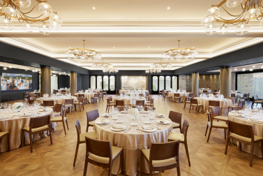 Su restaurante ofrece una cocina de base tradicional, pero en continua renovación.