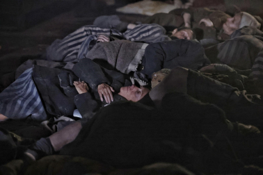 Fotos del rodaje de la película 'Each of Us' en un Refena ambientado como en un campo de concentración