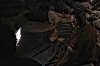 Fotos del rodaje de la película 'Each of Us' en un Refena ambientado como en un campo de concentración