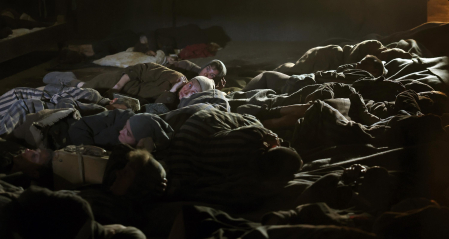 Fotos del rodaje de la película 'Each of Us' en un Refena ambientado como en un campo de concentración