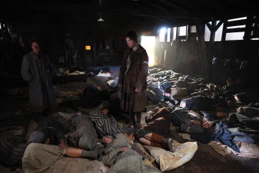 Fotos del rodaje de la película 'Each of Us' en un Refena ambientado como en un campo de concentración