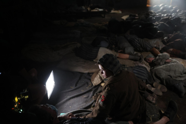 Fotos del rodaje de la película 'Each of Us' en un Refena ambientado como en un campo de concentración