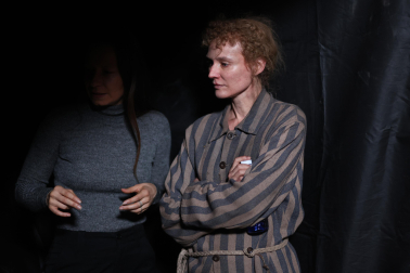 Fotos del rodaje de la película 'Each of Us' en un Refena ambientado como en un campo de concentración