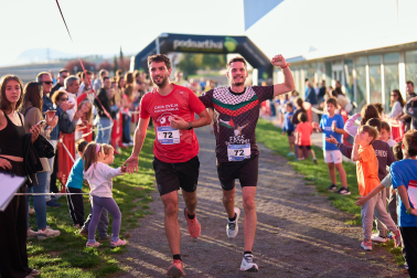 Imágenes de los 400 atletas que participaron en la IV Carrera Popular 'Cada oveja con su pareja' 2025 /