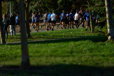 Imágenes de los 400 atletas que participaron en la IV Carrera Popular 'Cada oveja con su pareja' 2025 /