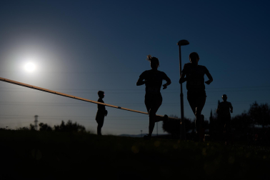 Imágenes de los 400 atletas que participaron en la IV Carrera Popular 'Cada oveja con su pareja' 2025 /