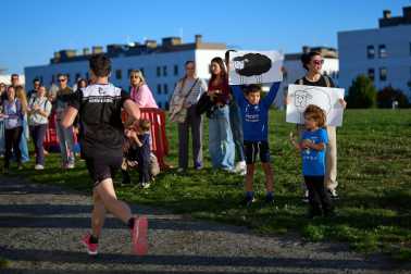Imágenes de los 400 atletas que participaron en la IV Carrera Popular 'Cada oveja con su pareja' 2025 /