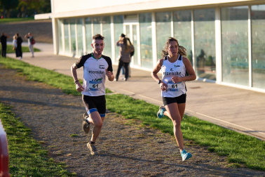 Imágenes de los 400 atletas que participaron en la IV Carrera Popular 'Cada oveja con su pareja' 2025 /
