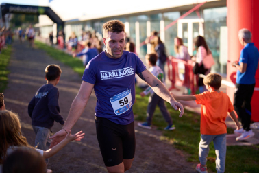 Imágenes de los 400 atletas que participaron en la IV Carrera Popular 'Cada oveja con su pareja' 2025 /