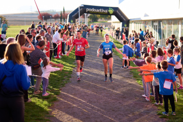 Imágenes de los 400 atletas que participaron en la IV Carrera Popular 'Cada oveja con su pareja' 2025 /