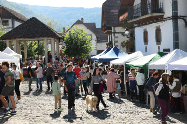 Los vecinos del pueblo de Ezcároz disfrutan de su Fiesta de Otoño