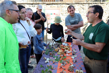 Los vecinos del pueblo de Ezcároz disfrutan de su Fiesta de Otoño