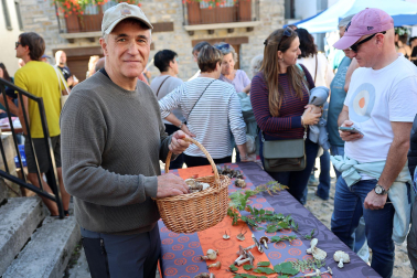 Los vecinos del pueblo de Ezcároz disfrutan de su Fiesta de Otoño