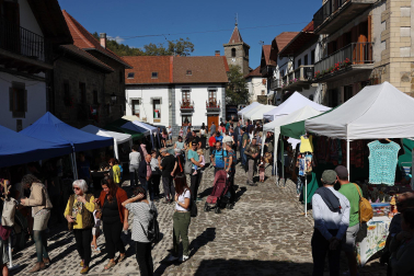 Los vecinos del pueblo de Ezcároz disfrutan de su Fiesta de Otoño