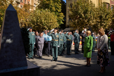 Fotos del desfile de la Guardia Civil en Pamplona por la festividad de la Virgen del Pilar