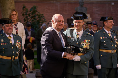 Fotos del desfile de la Guardia Civil en Pamplona por la festividad de la Virgen del Pilar