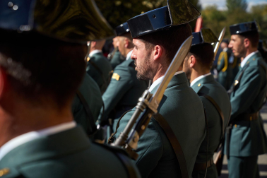 Fotos del desfile de la Guardia Civil en Pamplona por la festividad de la Virgen del Pilar