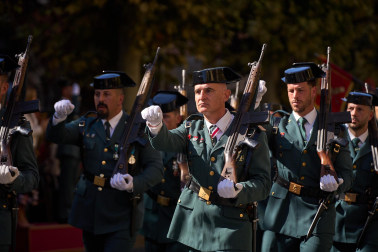 Fotos del desfile de la Guardia Civil en Pamplona por la festividad de la Virgen del Pilar