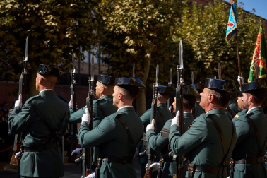 Fotos del desfile de la Guardia Civil en Pamplona por la festividad de la Virgen del Pilar