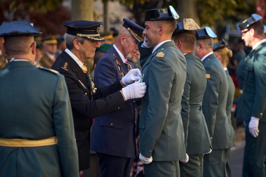 Fotos del desfile de la Guardia Civil en Pamplona por la festividad de la Virgen del Pilar