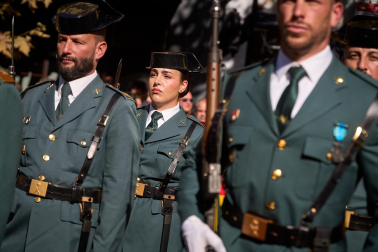 Fotos del desfile de la Guardia Civil en Pamplona por la festividad de la Virgen del Pilar