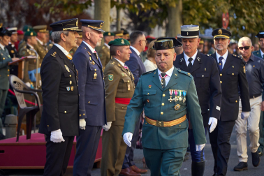 Fotos del desfile de la Guardia Civil en Pamplona por la festividad de la Virgen del Pilar