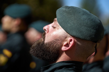 Fotos del desfile de la Guardia Civil en Pamplona por la festividad de la Virgen del Pilar