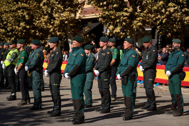 Fotos del desfile de la Guardia Civil en Pamplona por la festividad de la Virgen del Pilar