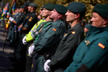 Fotos del desfile de la Guardia Civil en Pamplona por la festividad de la Virgen del Pilar