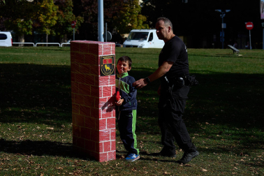Foto de la exhibición de especialidades de la Guardia Civil en el centro de Pamplona./