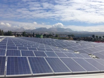 Instalación solar sobre una empresa