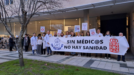 Médicos concentrados en el centro de salud de Iturrama de Pamplona