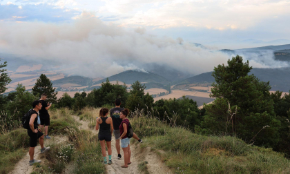 Fotos del incendio en Ezcabarte al norte del monte San Cristóbal