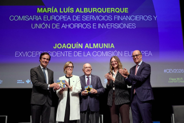 Fotos de la entrega del IV Premio Internacional Navarra Puerta de Europa en la jornada de clausura de los VIII Cursos Europeos de Verano