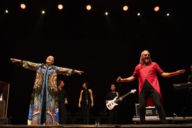 Fotos del concierto de Camela en el Navarra Arena de Pamplona
