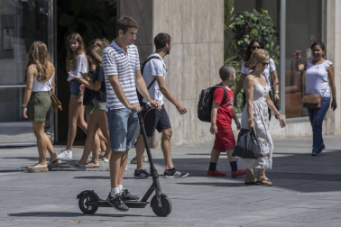 El patinete eléctrico, el nuevo medio de transporte de moda en Pamplona