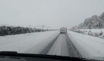 Nieve en la AP-15 a la altura de Carrascal dirección Pamplona