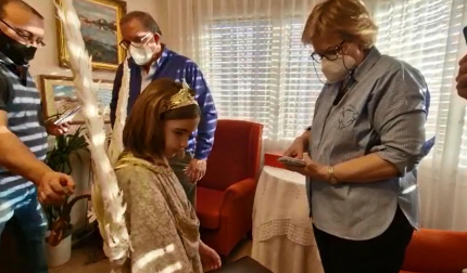 La niña Verónica Serrano Lacalle ha protagonizado esta Semana Santa 2022 la Bajada del Ángel