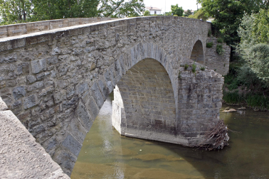 Puente de Miluce, sobre el río Arga
