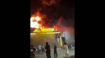 Al menos 13 personas han muerto y unas 37 resultaron heridas en un incendio durante la madrugada del viernes en una discoteca en la provincia de Chonburi, al sureste de Bangkok, informaron los equipos de rescate.
