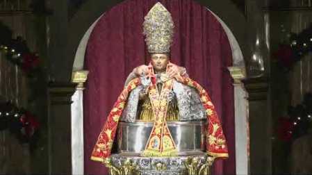 Cambio de capote de San Fermín para Año Nuevo y Misa de la Escalera