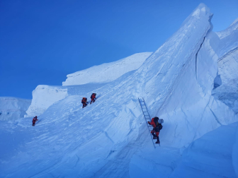 Alex Txikon corona el Manaslu