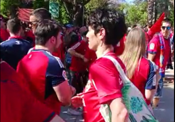 La Fan Zone de Osasuna, a tope por la tarde. Entre los que se han dejado ver, Elma Saiz
