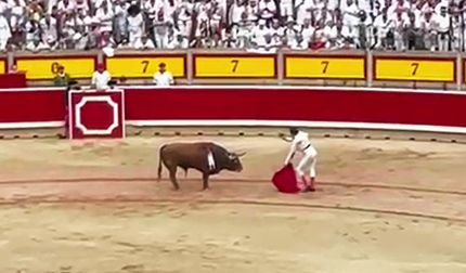 Segunda estocada de Roca Rey en la corrida del 11