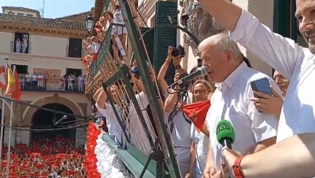 Las fiestas de Santa Ana de Tudela han arrancado este mediodía con el cohete lanzado por uno de los grandes embajadores y cronistas de la ciudad y sus tradiciones, el exlocutor de radio Jesús Marquina Arellano
