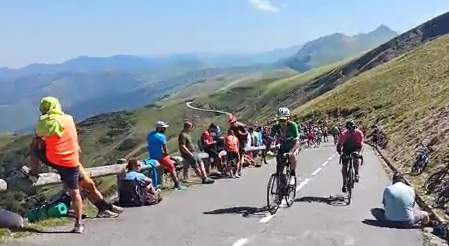Muchos han subido hasta la cima en bici
