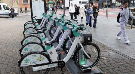 Los viajes de quienes alquilan una bicicleta eléctrica municipal en Pamplona quedan registrados; una manera de analizar tendencias